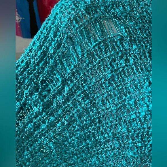 NWT BOUTIQUE DISTRESSED TURQ TEAL COLOR SWEATER. HAS DISTRESSED HOLES - Picture 5 of 7
